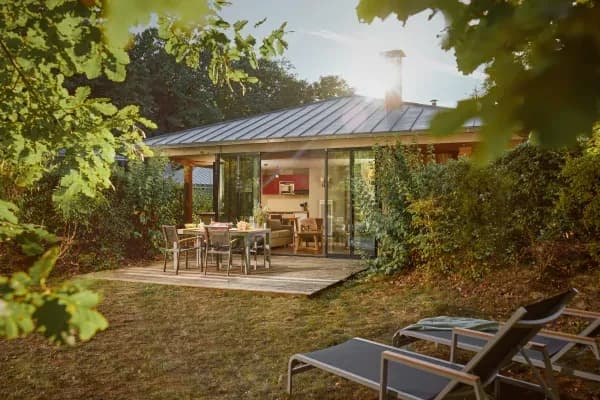 Maison dans la nature avec terrasse