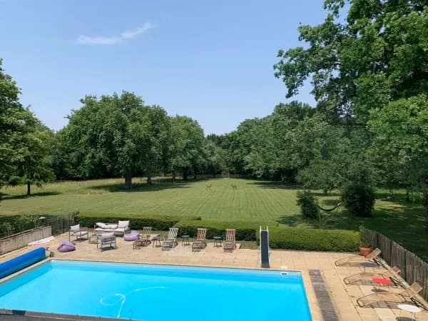 piscine creusée avec jardin