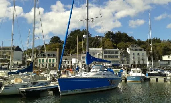 port avec plusieurs bateaux 