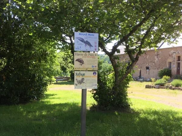 gîte morvan - panneaux des différent refuge du coin