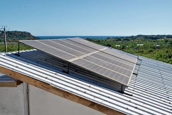 panneaux solaires sur un toit 