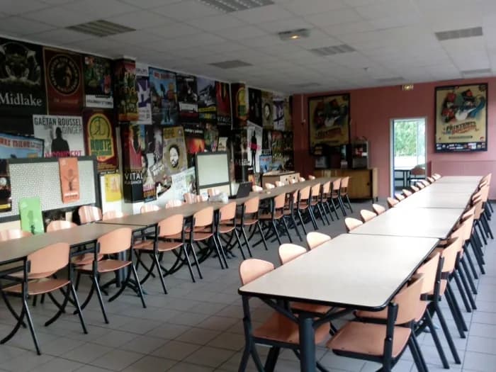 Auberge de jeunesse Bourges - tables