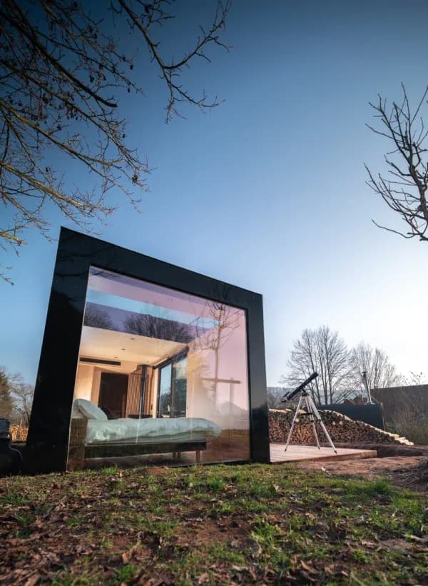 ecolodge vosges- Ecolodge avec un bloc vitré avec une chambre en pleine air