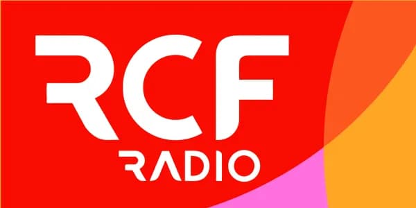 Logo RCF où RCF est écrit en blanc sur un fond rouge, orange, jaune rose